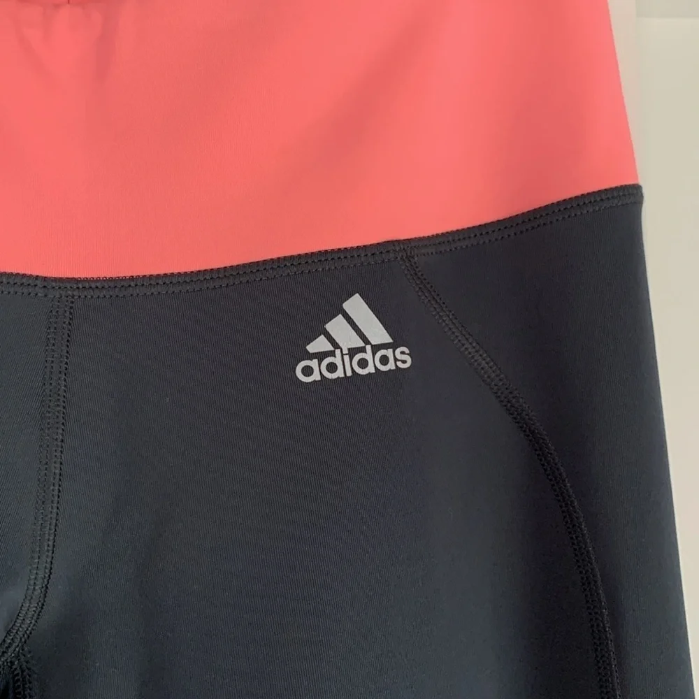 {Adidas}